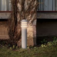Louis Poulsen Bysted Garden Long Vloerlamp - 3000K Voetplaat zonder adapter - Aluminium
