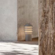 Louis Poulsen Bysted Garden Short Vloerlamp - 2700K Voetplaat met adapter - Aluminium