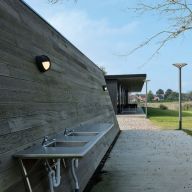 Louis Poulsen Skot Wandlamp - 3000K - Half afgeschermd - Opaal - Donkergrijs
