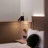 Louis Poulsen Yuh Wandlamp - 2700K - Zwart/messing