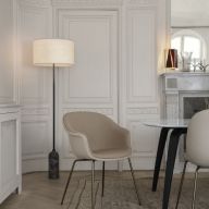 Gubi Gravity Vloerlamp - Zwart marmer & Canvas wit