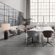 Gubi Gravity XL Low Vloerlamp - Zwart marmer & Canvas wit
