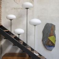 Gubi Stemlite H110 Vloerlamp - Zwart rood