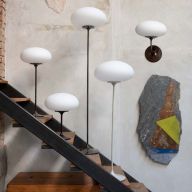 Gubi Stemlite H150 Vloerlamp - Zwart rood