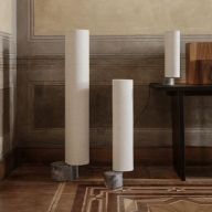 Gubi Unbound H80 Vloerlamp - Grijs marmer & Canvas wit