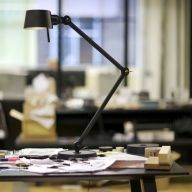 Tonone Bolt Desk 2 arm Bureaulamp - Zwart