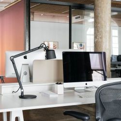 VIPP Vipp521 Bureaulamp met voet - Zwart