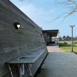 Louis Poulsen Skot Wandlamp - 3000K - Half afgeschermd - Opaal - Donkergrijs