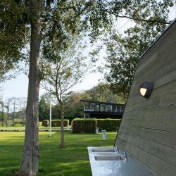 Louis Poulsen Skot Wandlamp - 3000K - Half afgeschermd - Opaal - Donkergrijs