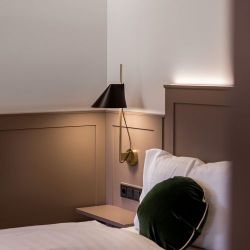 Louis Poulsen Yuh Wandlamp - 2700K - Zwart