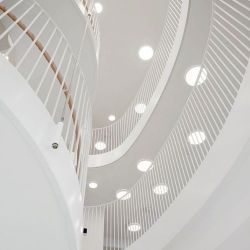 Louis Poulsen Slim Round 250 Semi-recessed Plafondlamp - Kelvin instelbaar Dali - Prismatic - Wit