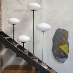 Gubi Stemlite H110 Vloerlamp - Zwart rood