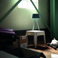 Tonone Bella Tafellamp - Lichtgrijs - Messing