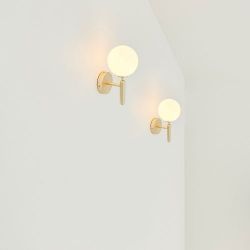 Nuura Miira Wandlamp - Messing - Opaal