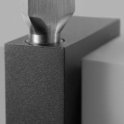 Light-Point Dark T2 Tafellamp met tafelklem - Titanium 