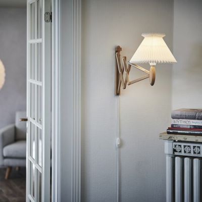 LE KLINT Sax 234-1/21 Wandlamp - Gerookt eiken met standaard kap - Wit